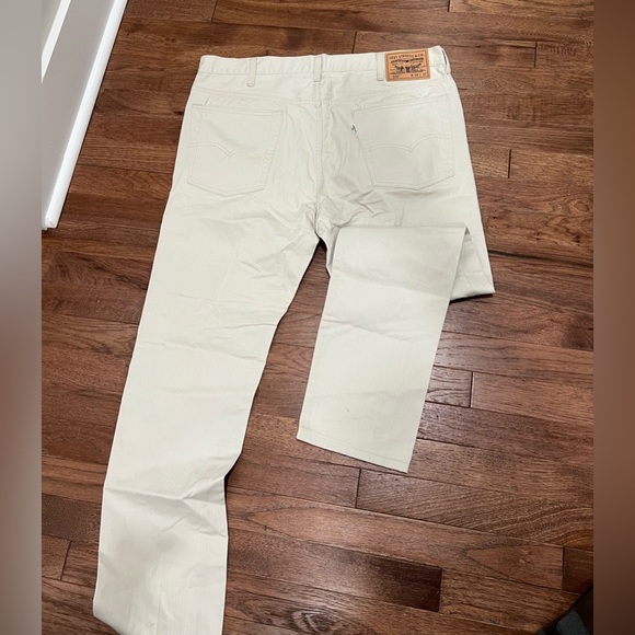 Mens light tan Levi’s - Picture 2 of 3